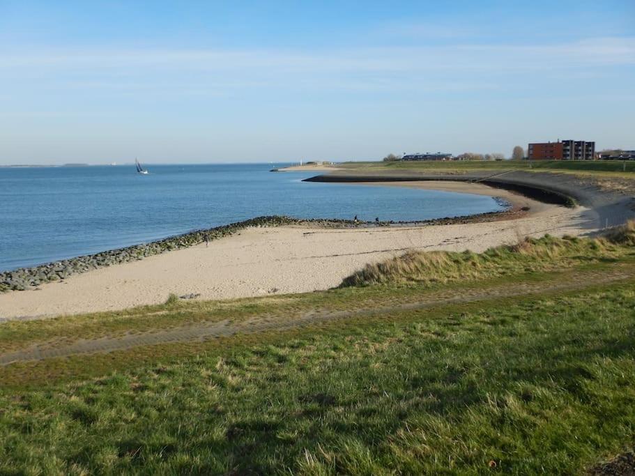 Comfortabel En Gezellig Vakantiehuis Bij Het Strand Wemeldinge Luaran gambar